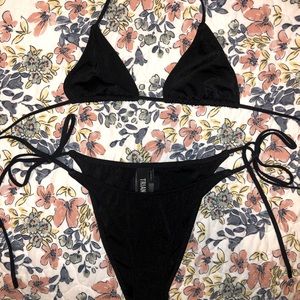 Black Triangl Bikini!